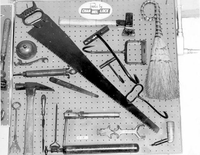tool2.jpg (69256 bytes)